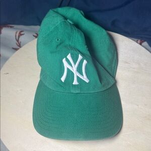 New York Yankees Green Baseball Cap with White Logo